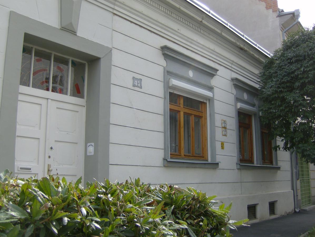 Csapd Le Csacsi Vendeghaz Hotel Pecs Bagian luar foto